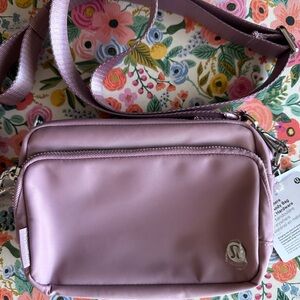 Lululemon Everywhere Crossbody Bag Rose Blush/Silver NWT
